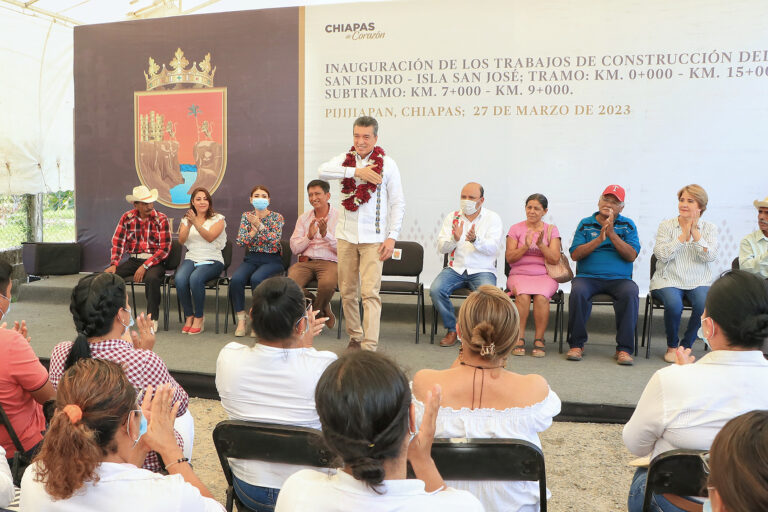 <strong>Beneficia Rutilio Escandón a habitantes de Pijijiapan con la construcción del camino San Isidro-San José</strong>