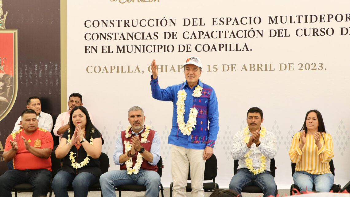 En Coapilla, Rutilio Escandón inaugura construcción de espacio multideportivo