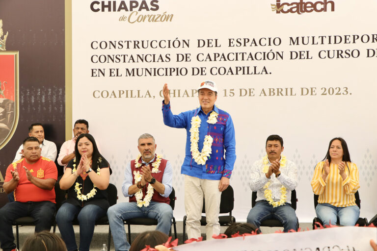 <strong>En Coapilla, Rutilio Escandón inaugura construcción de espacio multideportivo</strong>