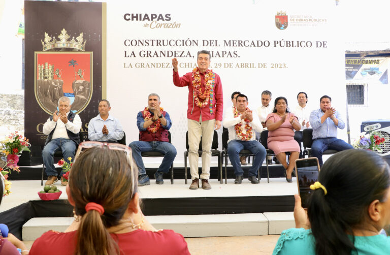 <strong>En La Grandeza, Rutilio Escandón inaugura construcción del Mercado Público y pavimentación de calles</strong>