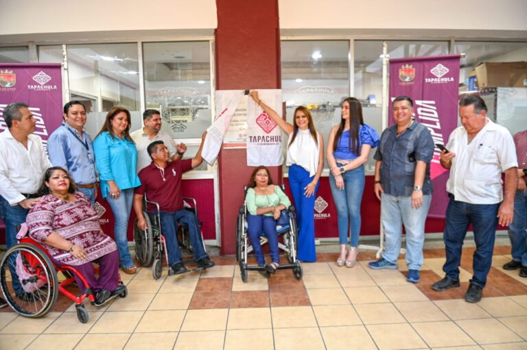 INAUGURA ROSY URBINA ELEVADOR PARA PERSONAS CON DISCAPACIDAD EN EL PALACIO MUNICIPAL