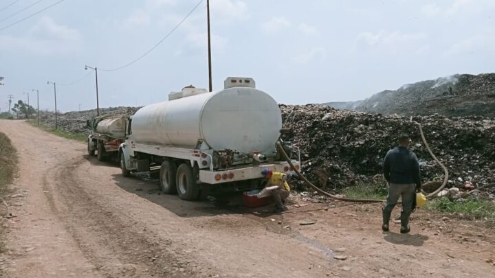 AUTORIDADES MANTIENEN CONTROLADO INCENDIO DE BASURERO MUNICIPAL