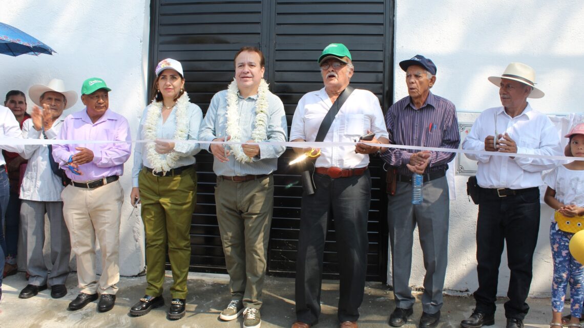 Mariano Rosales cumplió con el ejido Villaflores, inauguró casa ejidal