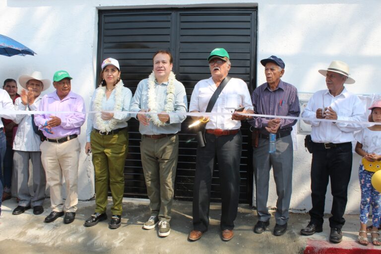 Mariano Rosales cumplió con el ejido Villaflores, inauguró casa ejidal