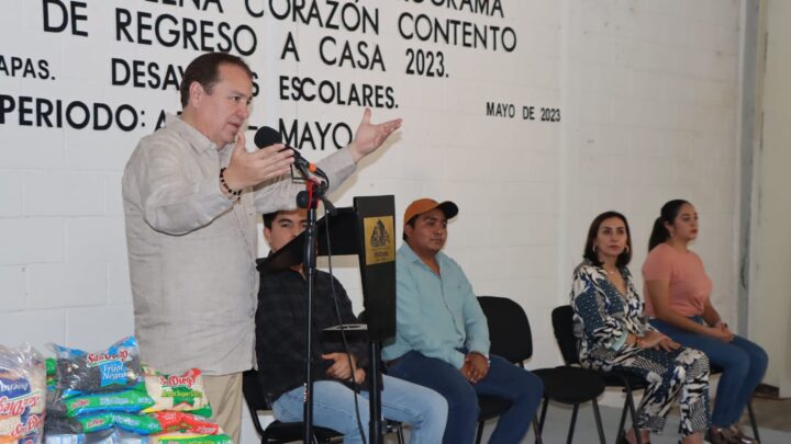 Mariano Rosales y Margarita Sarmiento entregan insumos de Programa Alimentario