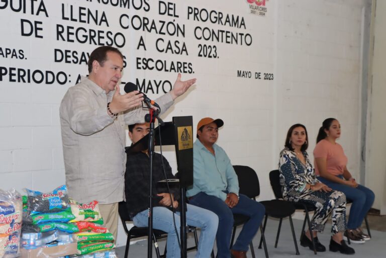 Mariano Rosales y Margarita Sarmiento entregan insumos de Programa Alimentario