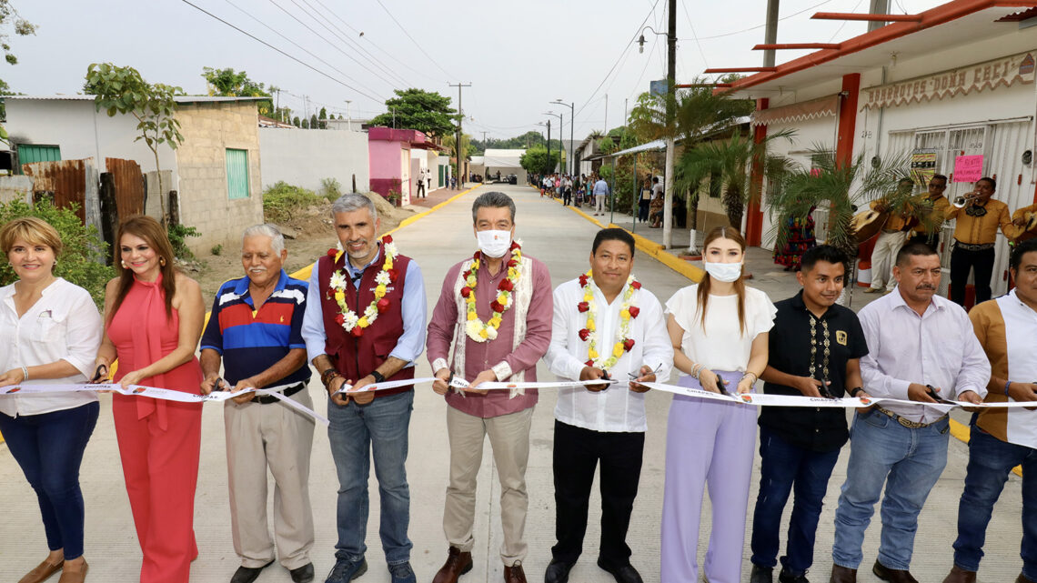 Rutilio Escandón inaugura Parque Infantil en Villa Comaltitlán