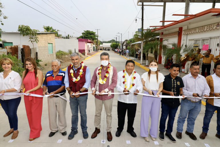 Rutilio Escandón inaugura Parque Infantil en Villa Comaltitlán