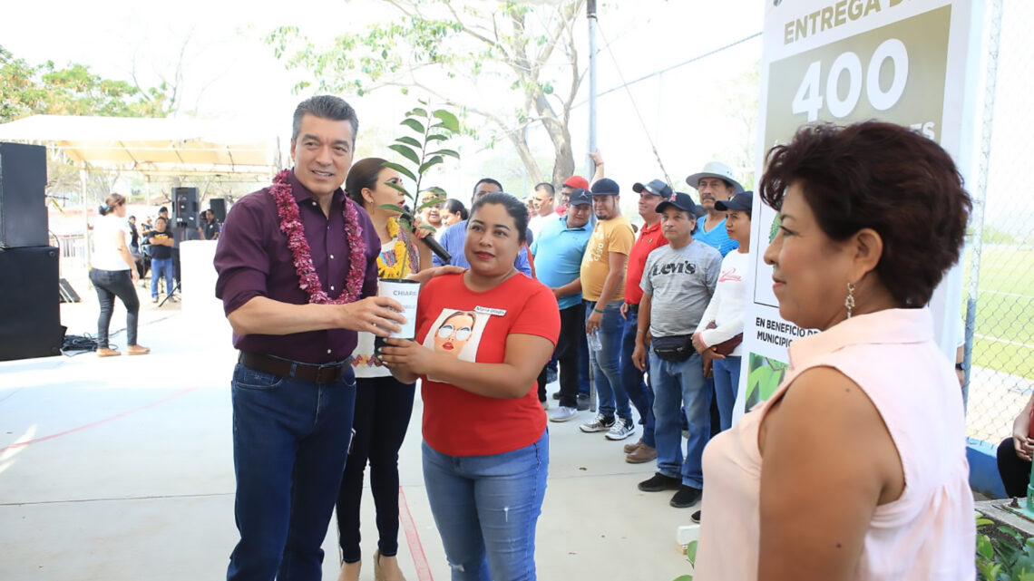 En Jiquipilas, Rutilio Escandón entrega apoyos a sectores productivos y espacios educativos