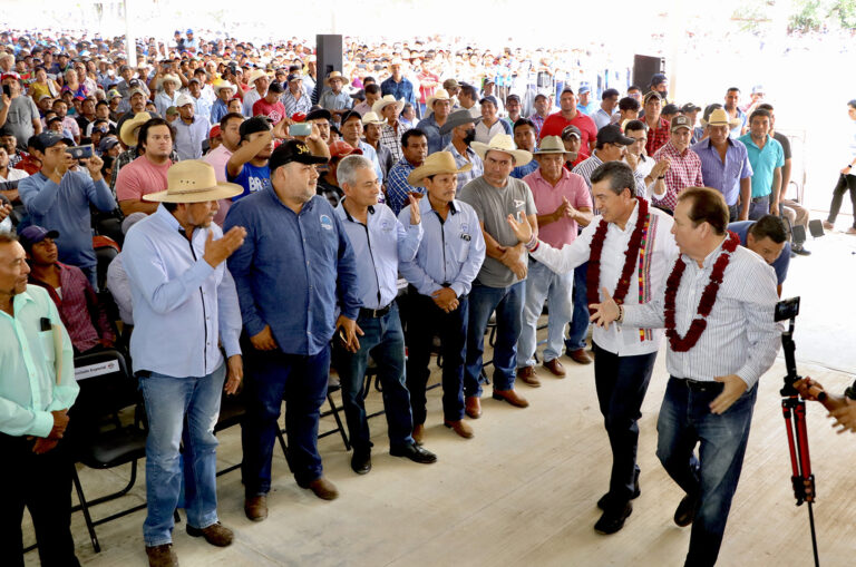 Rutilio Escandón inicia entrega de paquetes de semillas certificadas de maíz a 15 mil productores de Villaflores