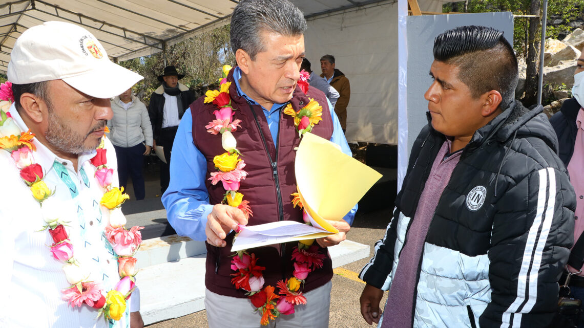 En SCLC, Rutilio Escandón inaugura camino de la carretera Tuxtla-Comitán a la localidad de San José Buenavista