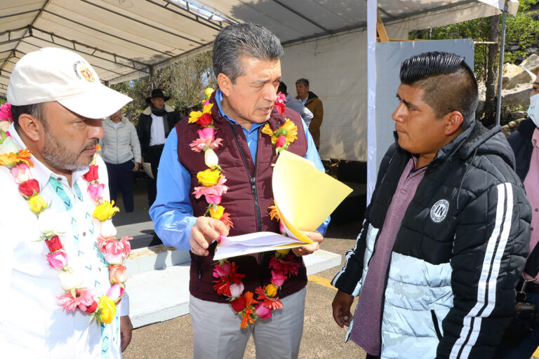 En SCLC, Rutilio Escandón inaugura camino de la carretera Tuxtla-Comitán a la localidad de San José Buenavista