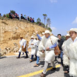 En Chamula, Rutilio Escandón inauguró los caminos Tzajaltetic-Los Ranchos-Corralito y Yakampot-Yaalchitom