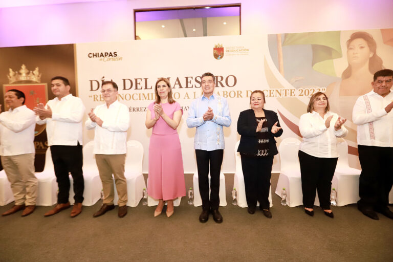 Junto a docentes, Rutilio Escandón conmemora el Día de la Maestra y del Maestro