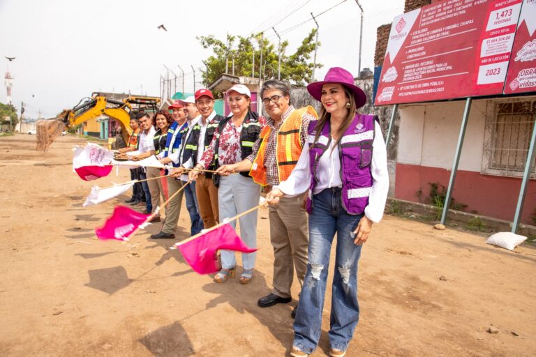 ALCALDESA DE TAPACHULA ROSY URBINA INICIA OBRA DE PAVIMENTACIÓN HIDRÁULICA EN COLONIA CALCÁNEO BELTRÁN