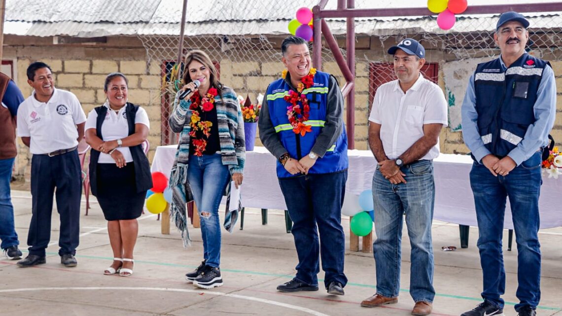 ROSY URBINA INICIA OBRA DE PAVIMENTACIÓN HIDRÁULICA EN BARRIO EL PINAL