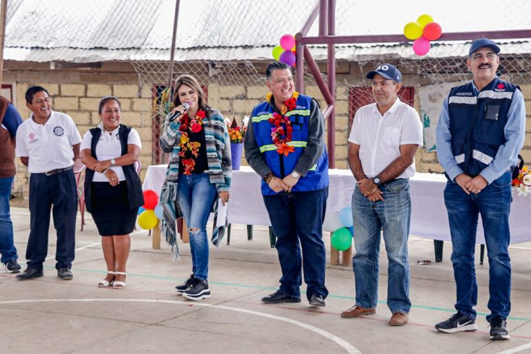 ROSY URBINA INICIA OBRA DE PAVIMENTACIÓN HIDRÁULICA EN BARRIO EL PINAL