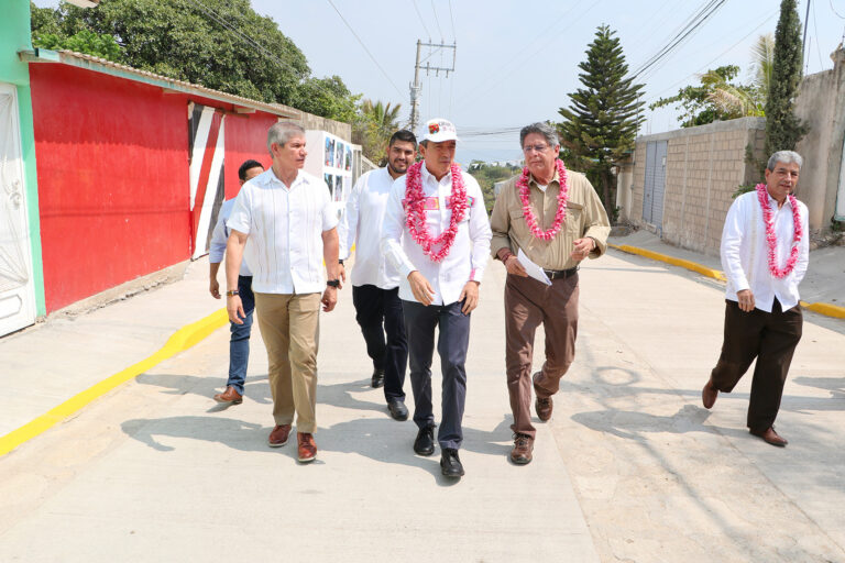 Inaugura Rutilio Escandón pavimentación de calles en Nueva Jerusalén y Jardines del Norte