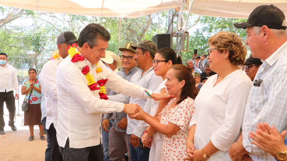 En Villa Corzo, Rutilio Escandón inició entrega de paquetes de semillas certificadas de maíz a 12 mil 400 productores