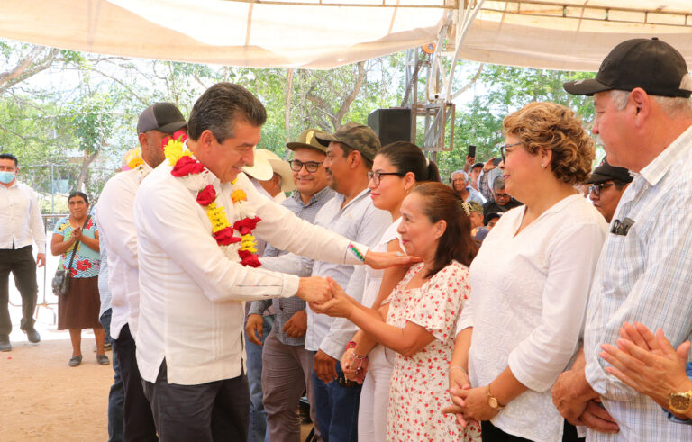 En Villa Corzo, Rutilio Escandón inició entrega de paquetes de semillas certificadas de maíz a 12 mil 400 productores