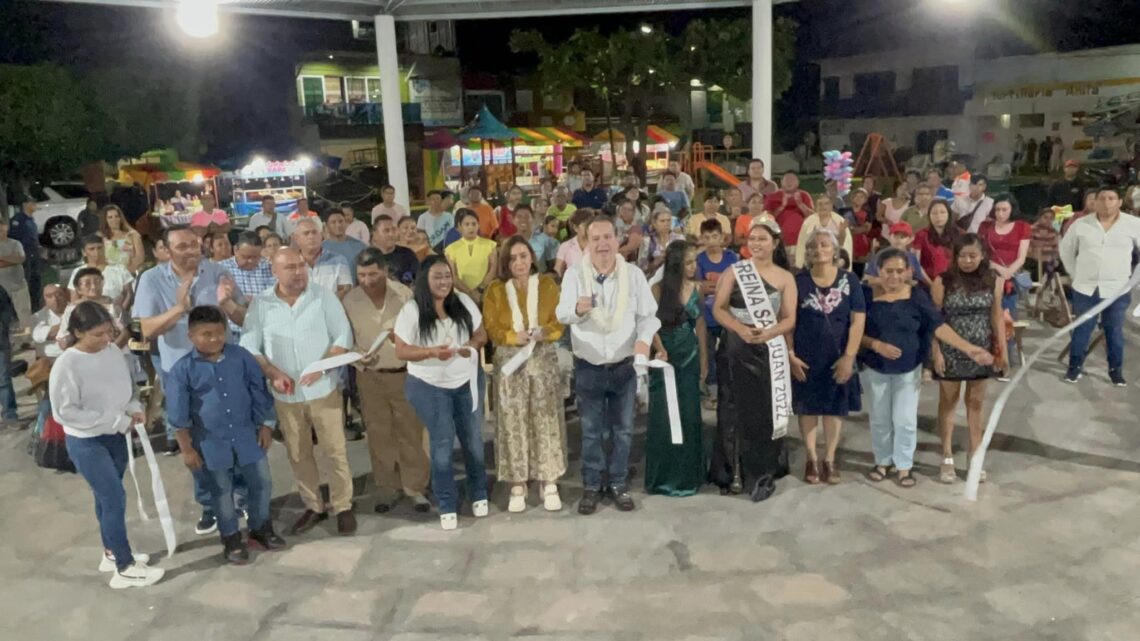 Mariano Rosales y Margarita Sarmiento inauguran parque y coronan a la reina en San Juan