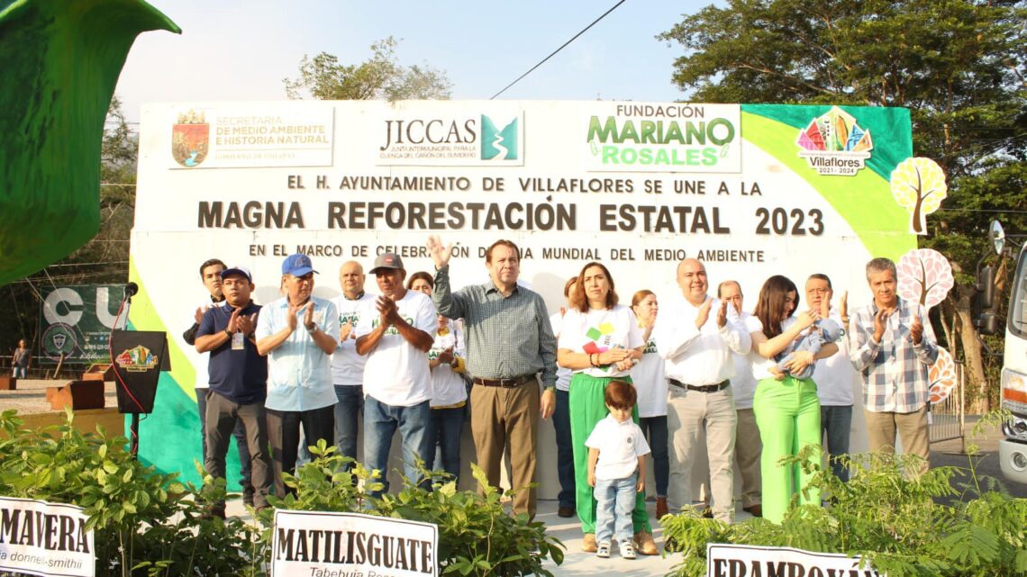 Alcalde Mariano Rosales entrega camiones recolectores de basura