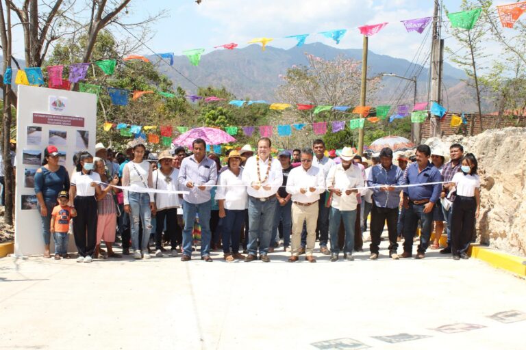 Mariano Rosales entrega calles pavimentadas en Úrsulo Galván