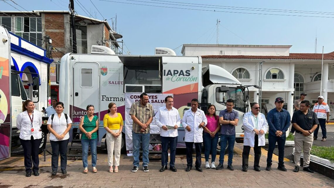 El gobernador Rutilio Escandón Cadenas y el secretario de Salud Pepe Cruz enviaron la Caravana de la a salud a Villaflores