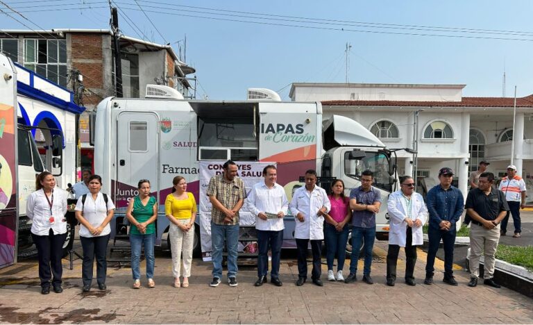 El gobernador Rutilio Escandón Cadenas y el secretario de Salud Pepe Cruz enviaron la Caravana de la a salud a Villaflores