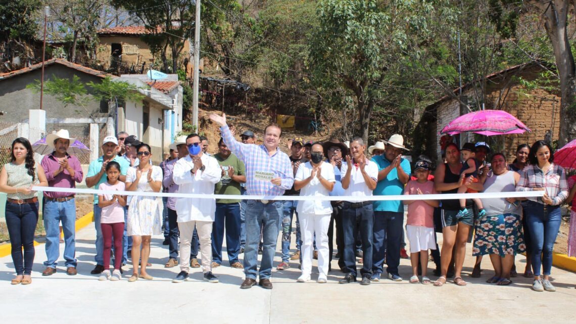 Mariano Rosales entrega calles pavimentadas en ejido Tenochtitlán