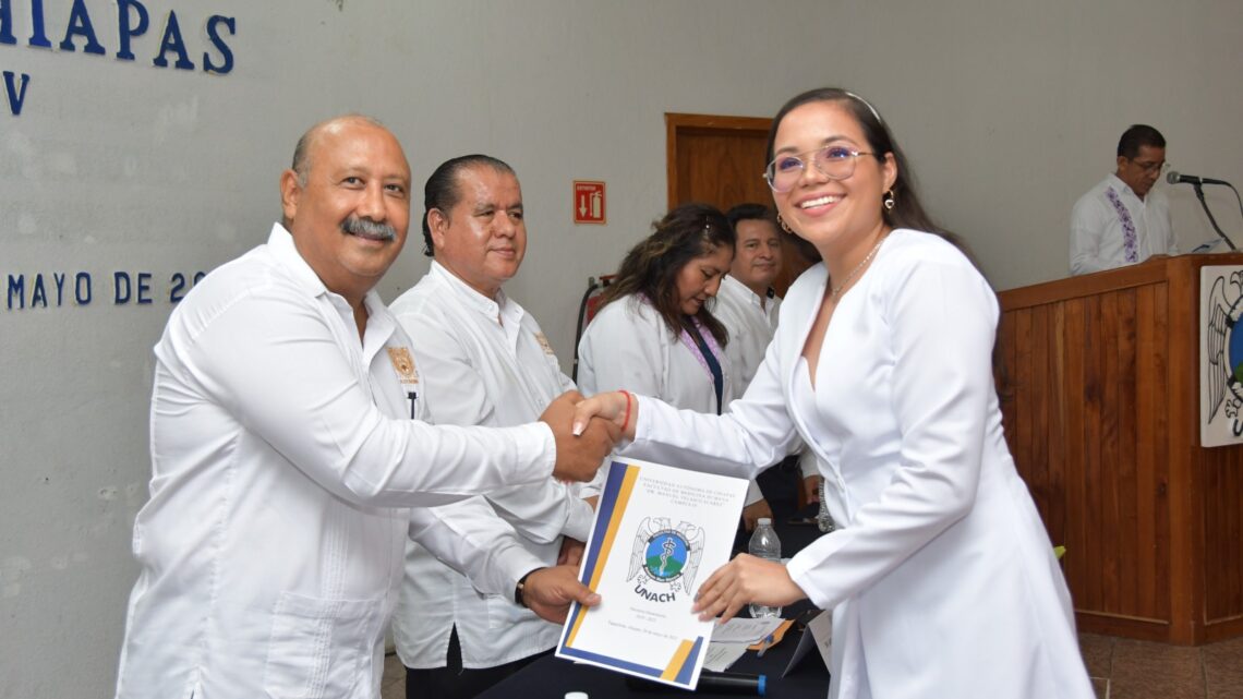 Se gradúa 11.a Generación de Médicos Cirujanos de la UNACH en Tapachula