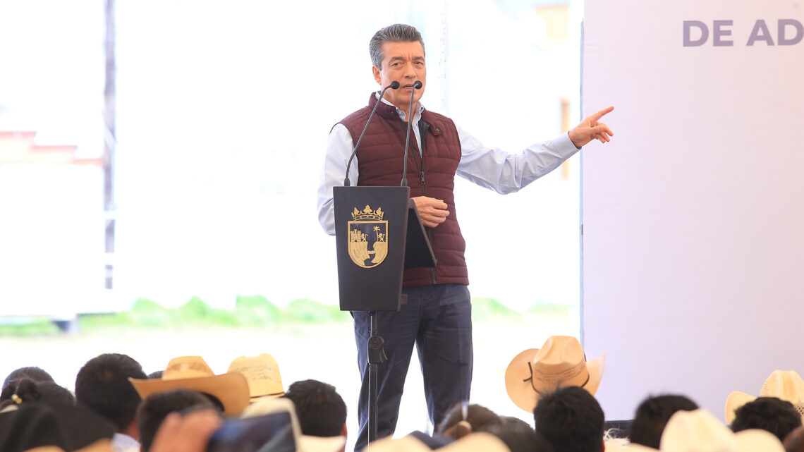 Rutilio Escandón encabeza entrega de tarjetas del Programa “La Escuela Es Nuestra”, en San Cristóbal