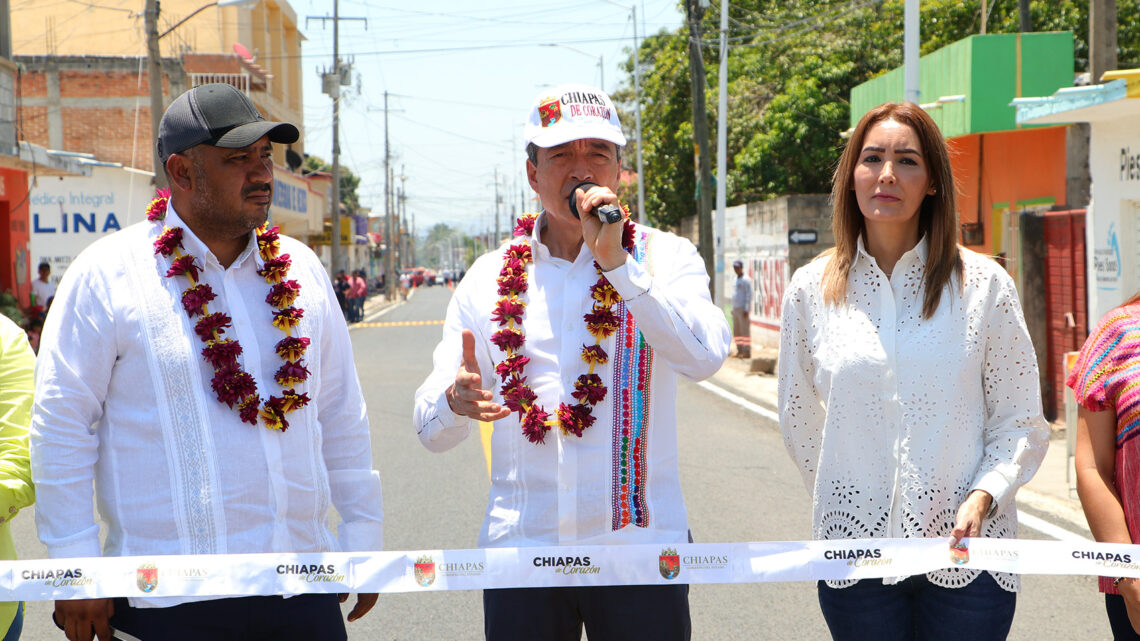 Rutilio Escandón inaugura calle principal de Revolución Mexicana, en Villa Corzo