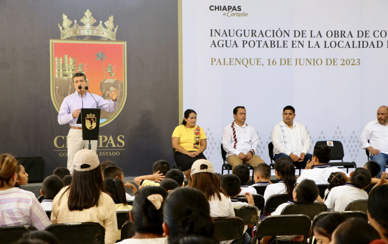 Beneficia Rutilio Escandón con Sistema de Agua Potable a habitantes de Nuevo Sonora, Palenque