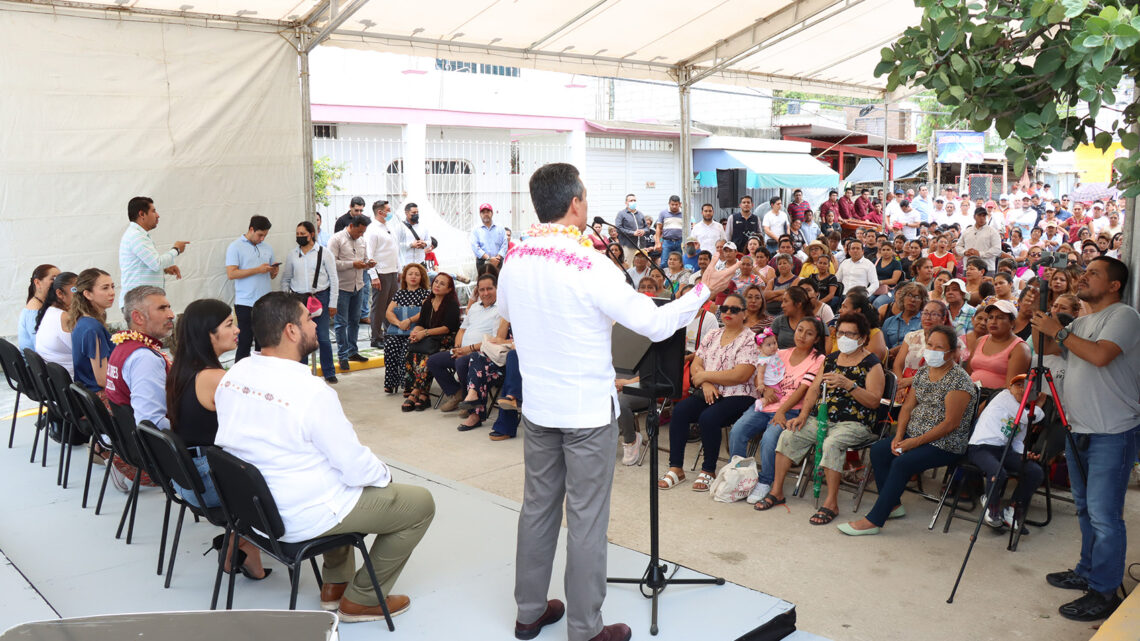 En Tuxtla Gutiérrez, Rutilio Escandón inaugura pavimentación de calle en la colonia Los Pájaros