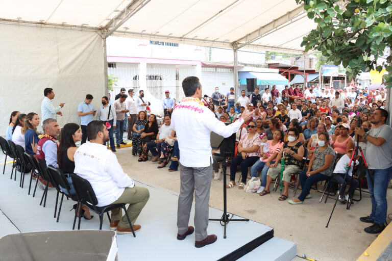 En Tuxtla Gutiérrez, Rutilio Escandón inaugura pavimentación de calle en la colonia Los Pájaros