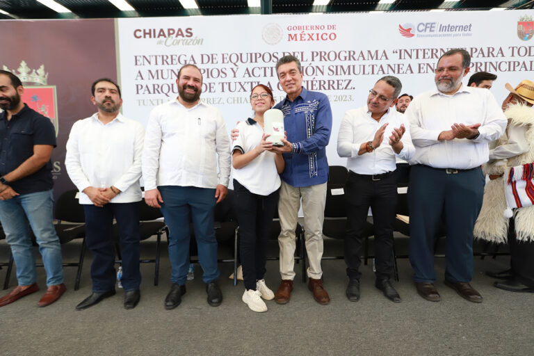 Rutilio Escandón activa simultáneamente Internet para Todas y Todos en parques de Tuxtla Gutiérrez