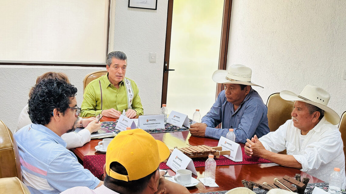 Se reúne Rutilio Escandón con representantes de la OCEZ-Casa del Pueblo de Venustiano Carranza