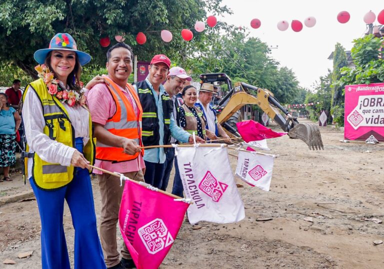 ROSY URBINA INICIA OBRA DE PAVIMENTACIÓN MIXTA EN FRACCIONAMIENTO EL CARMEN