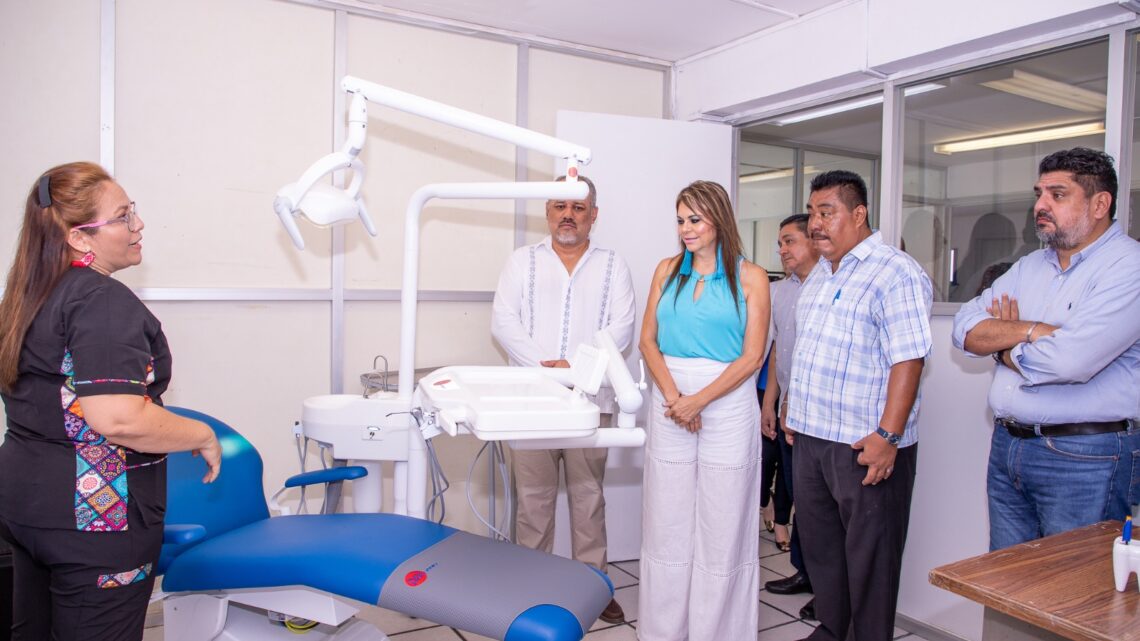 ROSY URBINA ENTREGA EQUIPO Y MOBILIARIO MÉDICO A SECRETARÍA DE SALUD MUNICIPAL