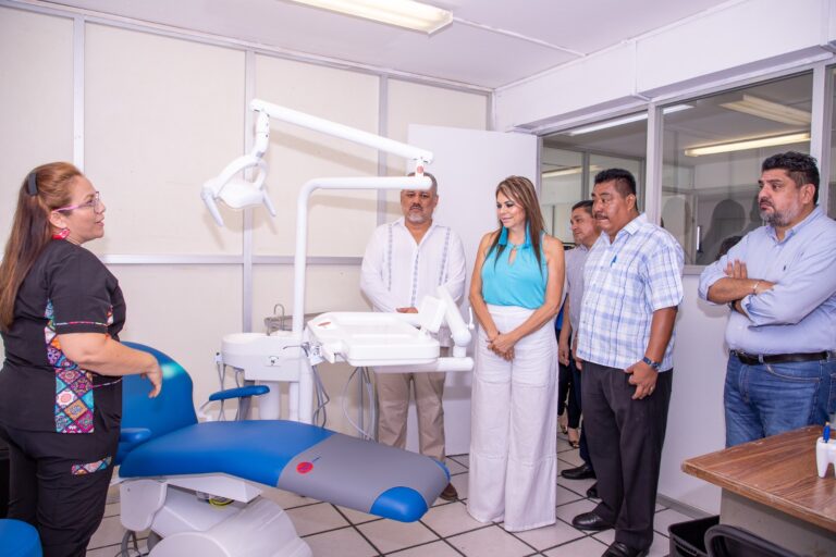 ROSY URBINA ENTREGA EQUIPO Y MOBILIARIO MÉDICO A SECRETARÍA DE SALUD MUNICIPAL