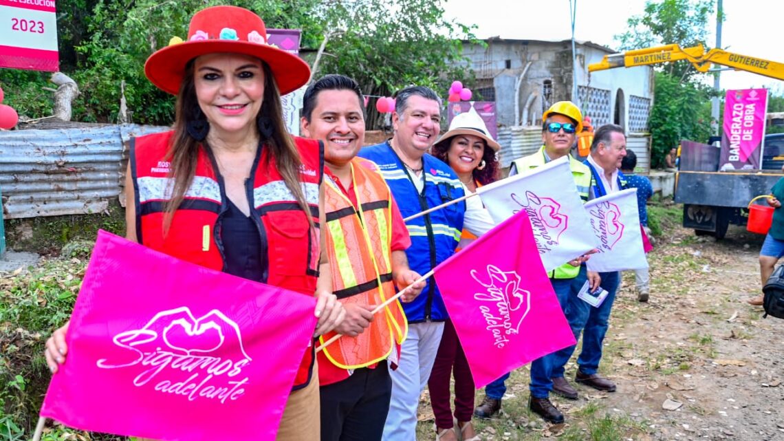 CON ELECTRIFICACIÓN ROSY URBINA BENEFICIA A COLONIA LOMAS DE SAYULA