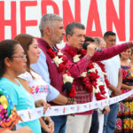 En Mezcalapa, inaugura Rutilio Escandón pavimentación de calles en la localidad Raudales Malpaso