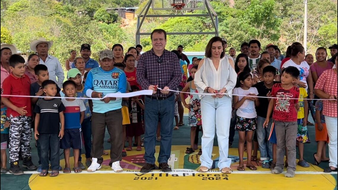 Mariano Rosales entrega cancha y domo en el ejido 30 de Noviembre