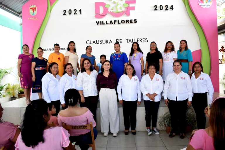 Margarita Sarmiento clausura los cursos de autoempleo en el DIF Villaflores