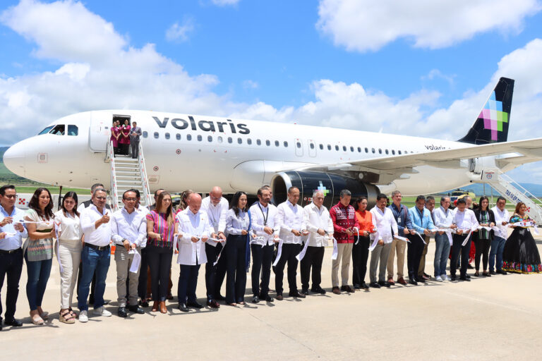 Inaugura Rutilio Escandón nueva ruta aérea de Volaris: Tuxtla Gutiérrez-León, Guanajuato