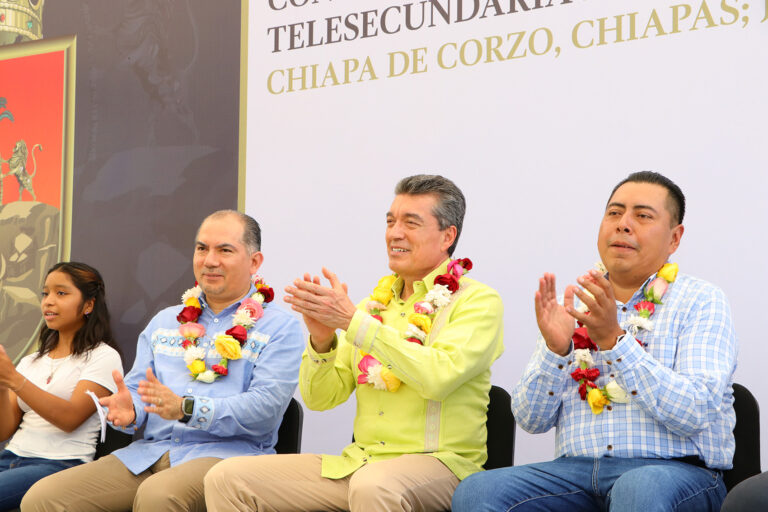 Rutilio Escandón inaugura infraestructura en la Telesecundaria no. 1057 de Chiapa de Corzo