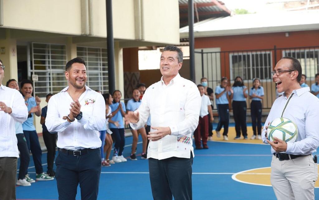 En Suchiapa, Rutilio Escandón inaugura domo y cancha en la Primaria Belisario Domínguez Palencia