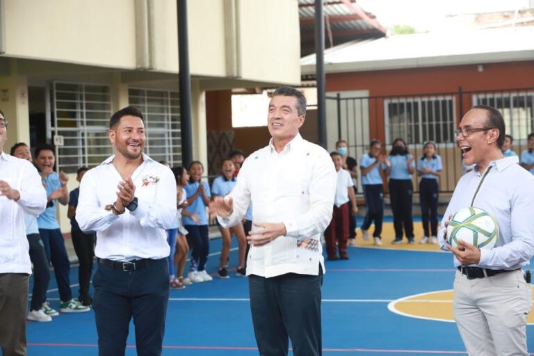 En Suchiapa, Rutilio Escandón inaugura domo y cancha en la Primaria Belisario Domínguez Palencia