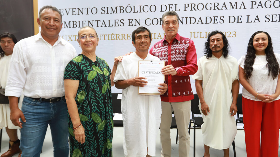 Entrega Rutilio Escandón apoyos del Programa Pagos por Servicios Ambientales en la Selva Lacandona